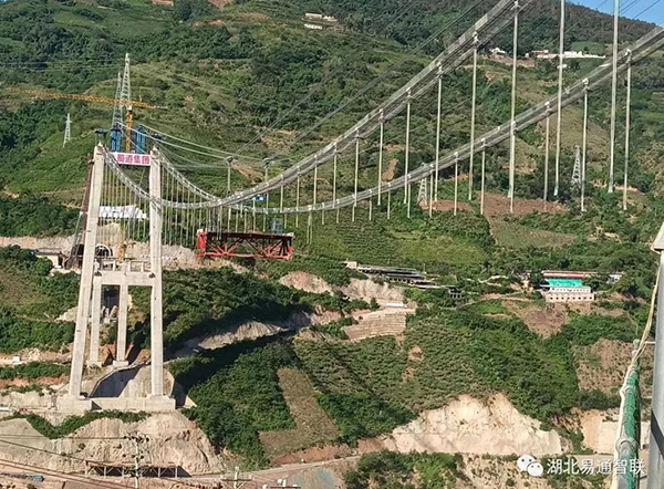服務(wù)四川路橋 | 兩個(gè)在建特大橋纜索吊首吊成功！