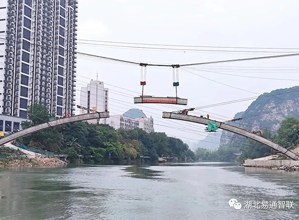 湖北易通助力廣西建工龍江六橋—精準(zhǔn)吊裝，首肋合攏